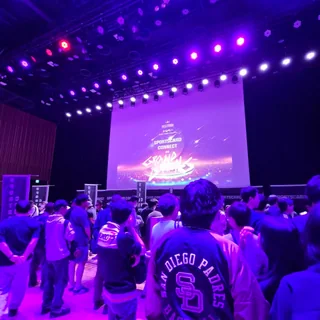 SPORTSCARD CONNECT第4回：光に包まれたメイン会場